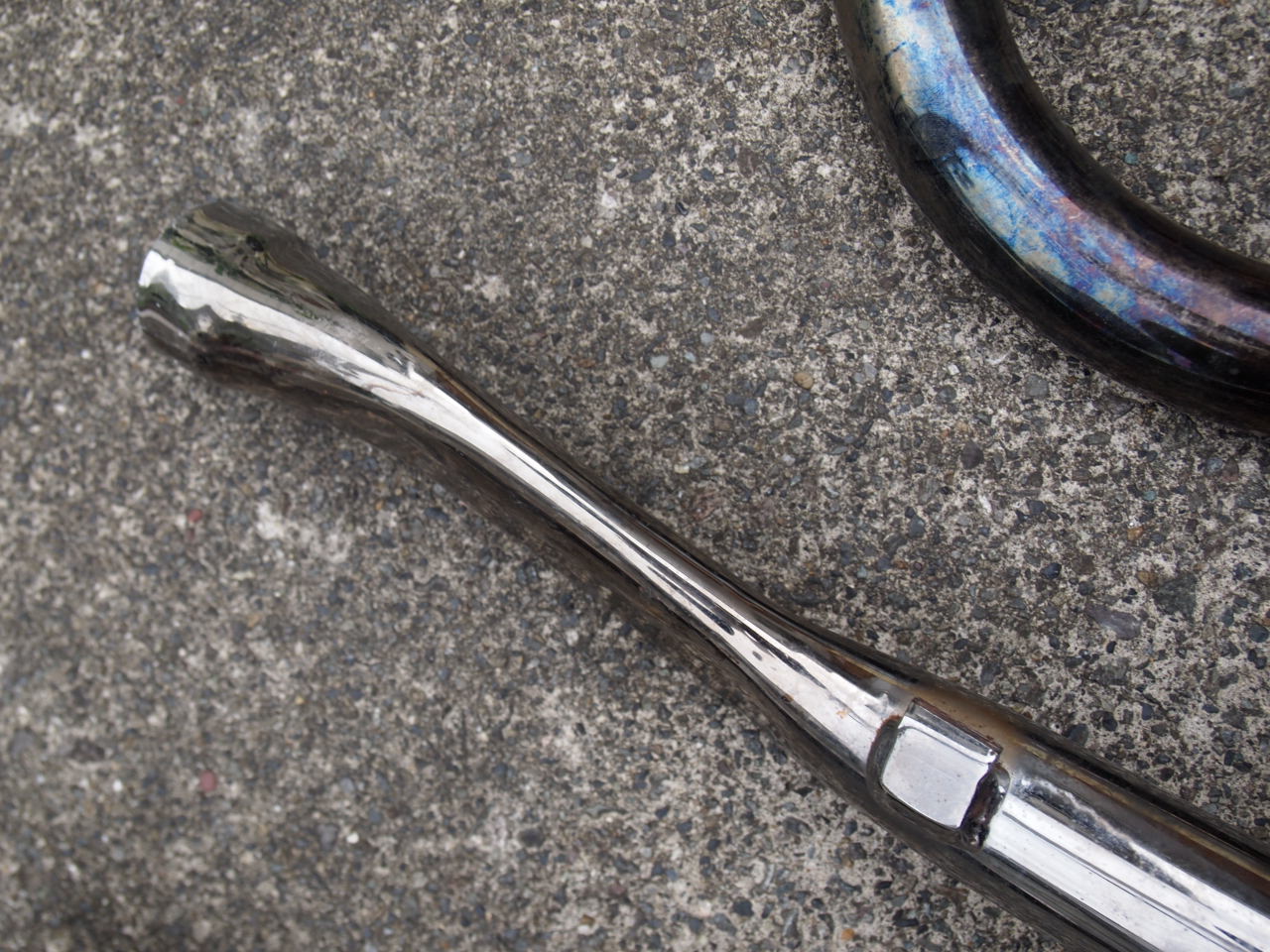 ショベルマフラー