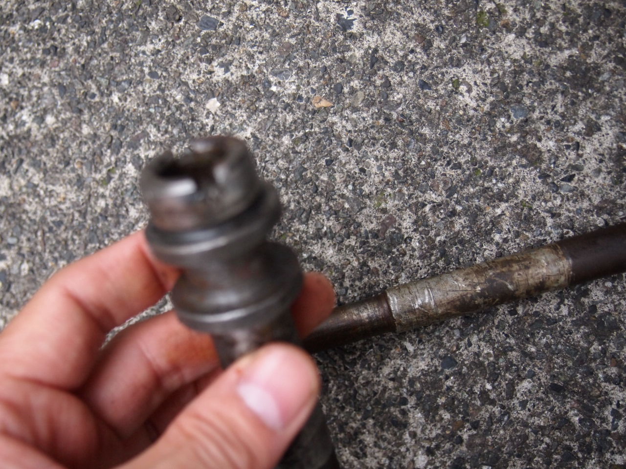 グランドフォークアクスル