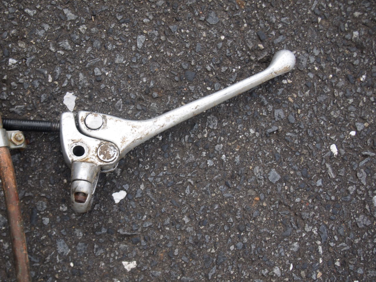 ブレーキレバー、ケーブル