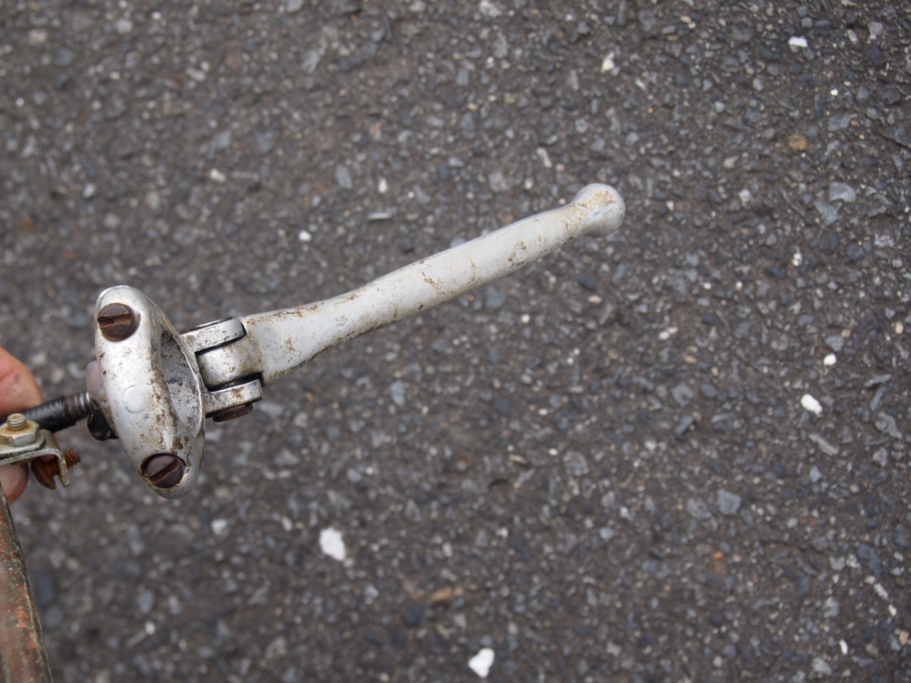 ブレーキレバー、ケーブル