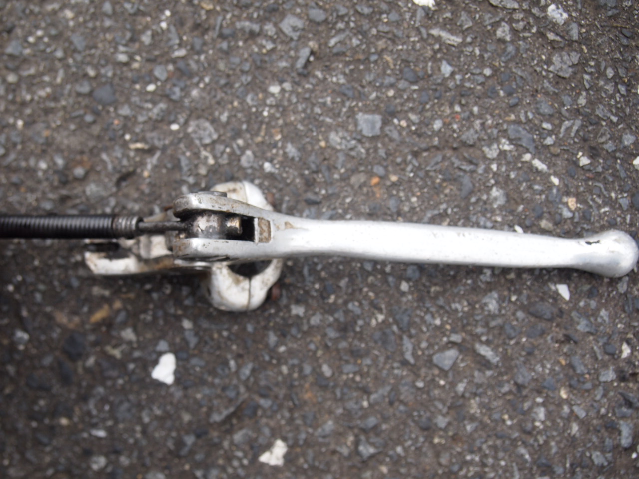 ブレーキレバー、ケーブル