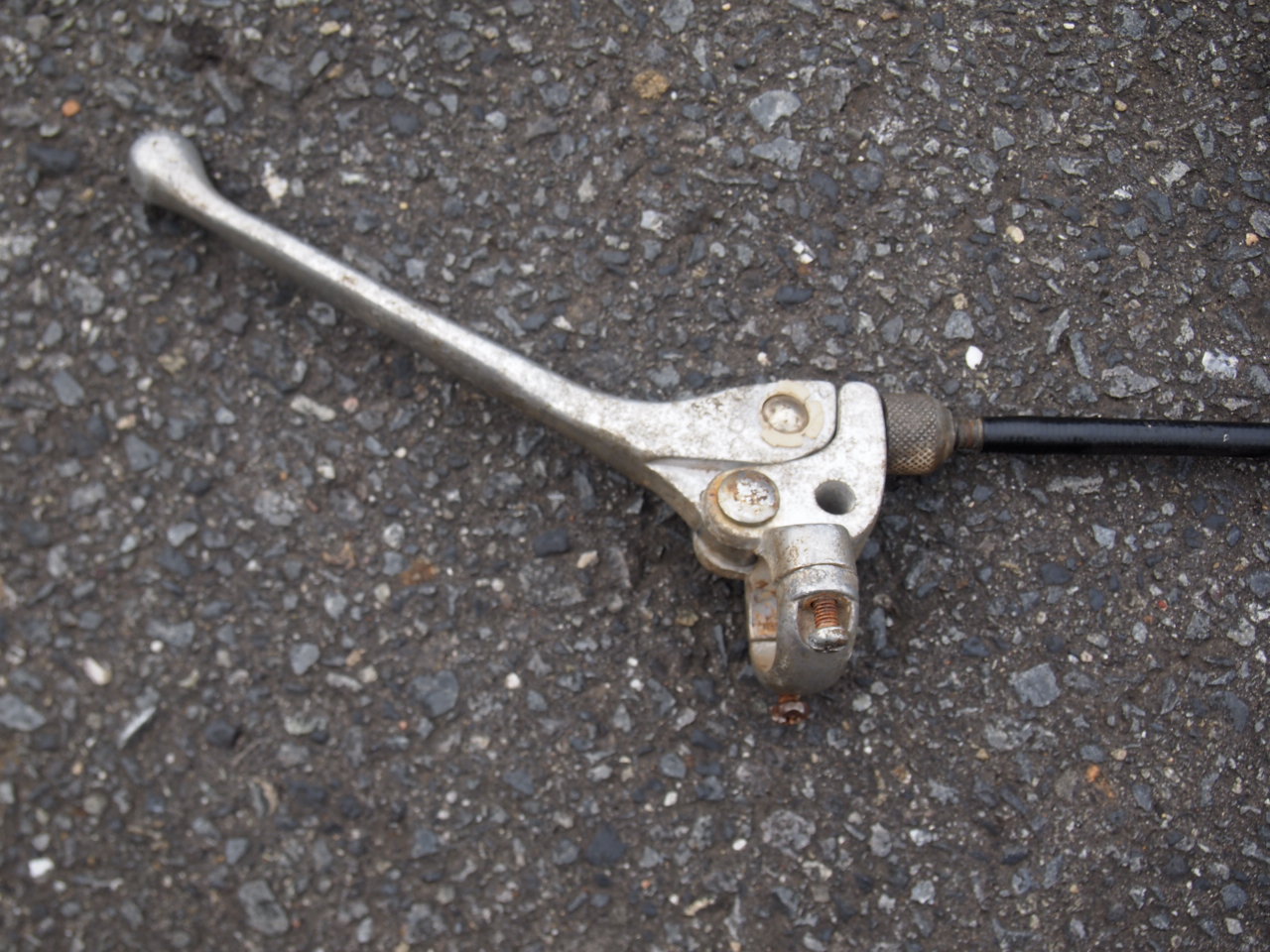 ブレーキレバー、ケーブル