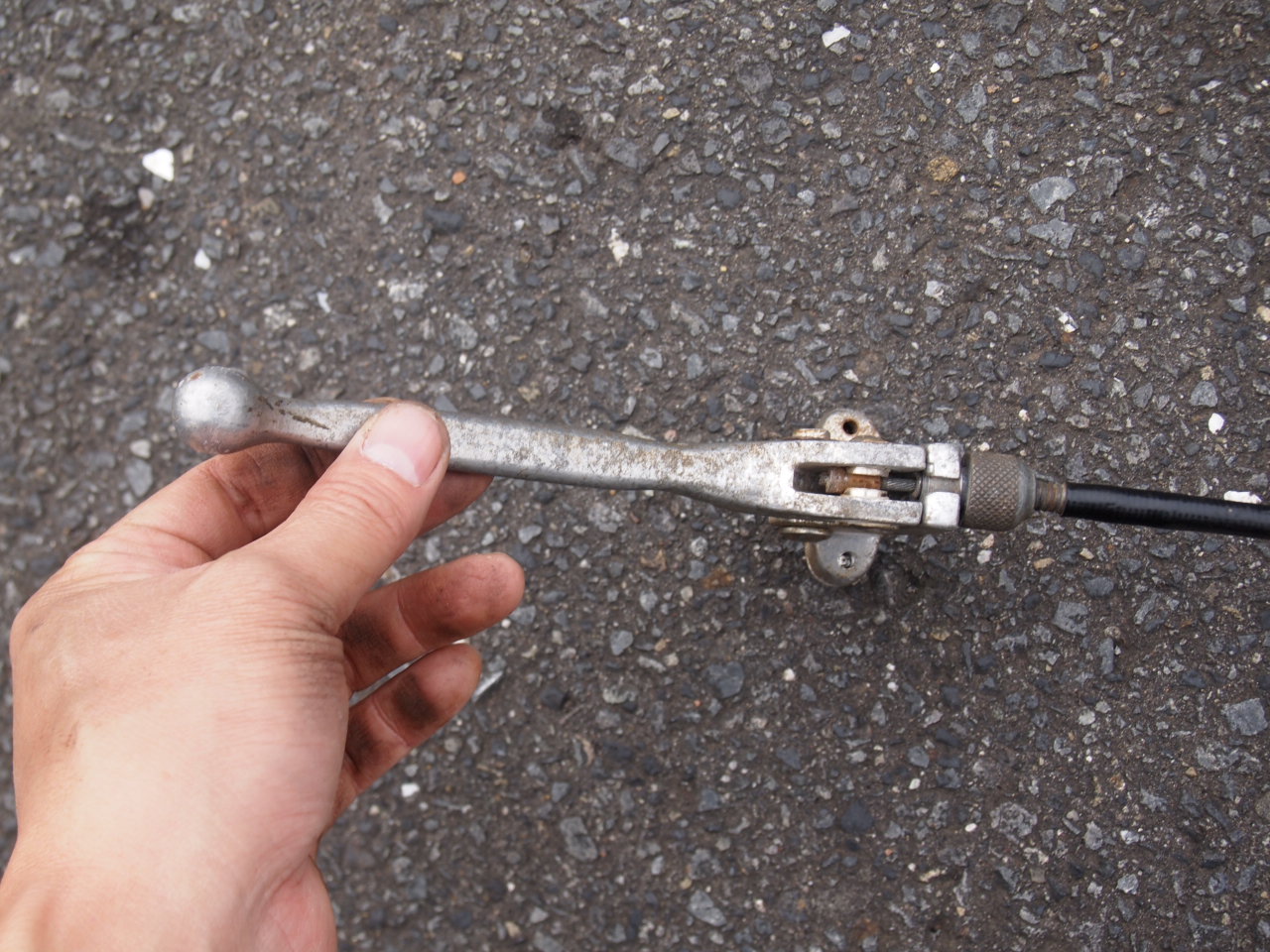 ブレーキレバー、ケーブル