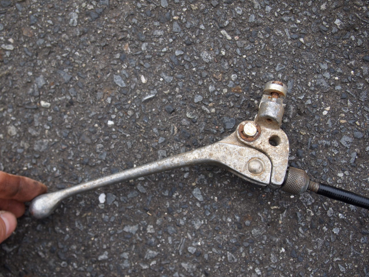 ブレーキレバー、ケーブル