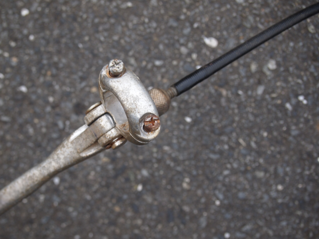 ブレーキレバー、ケーブル