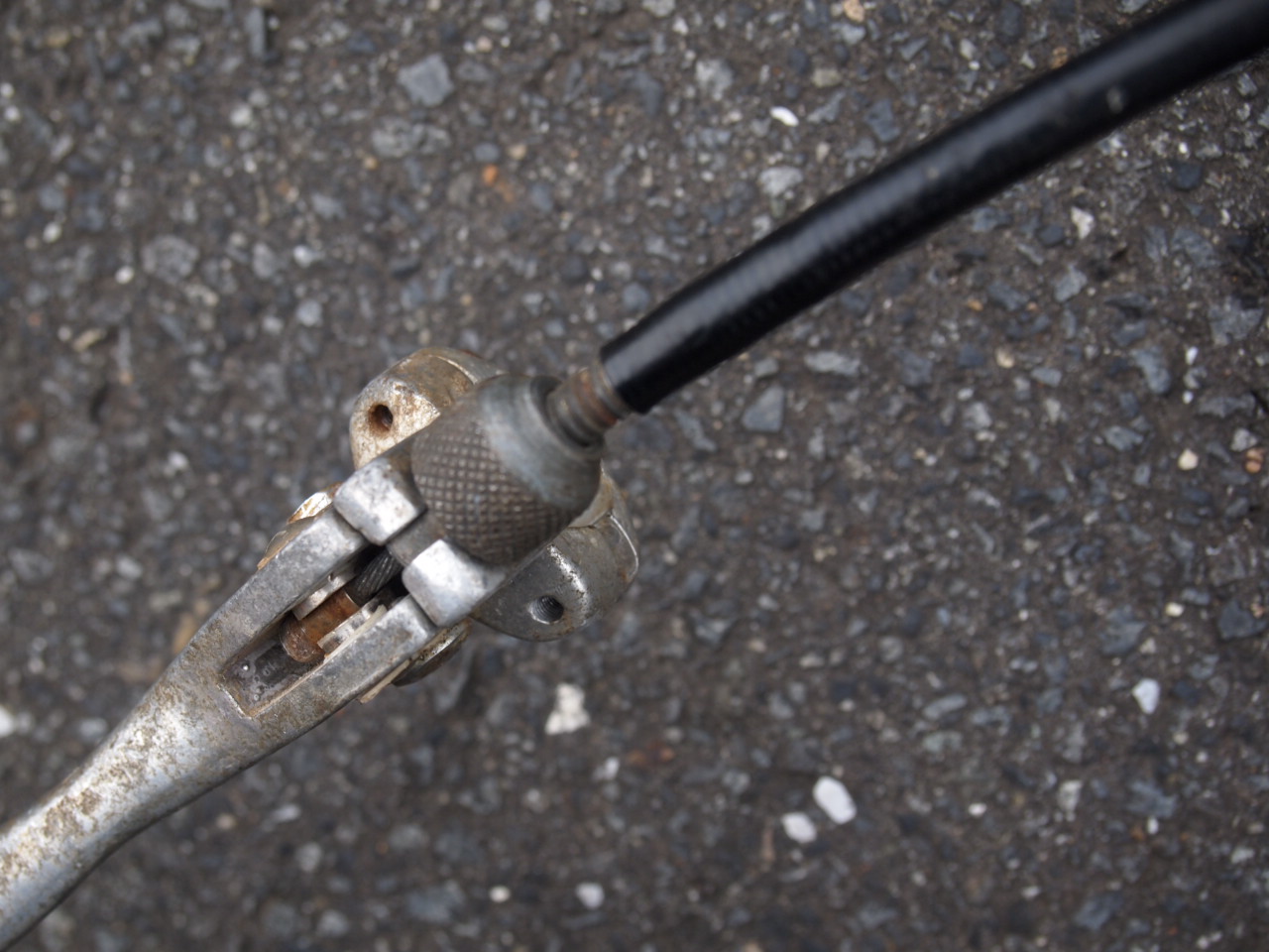 ブレーキレバー、ケーブル