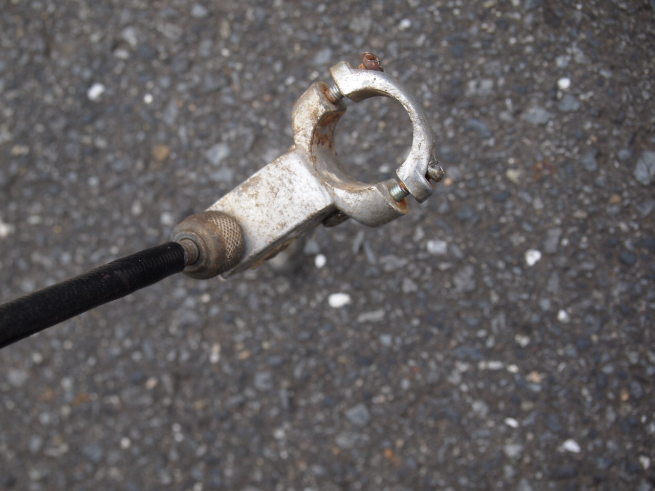 ブレーキレバー、ケーブル