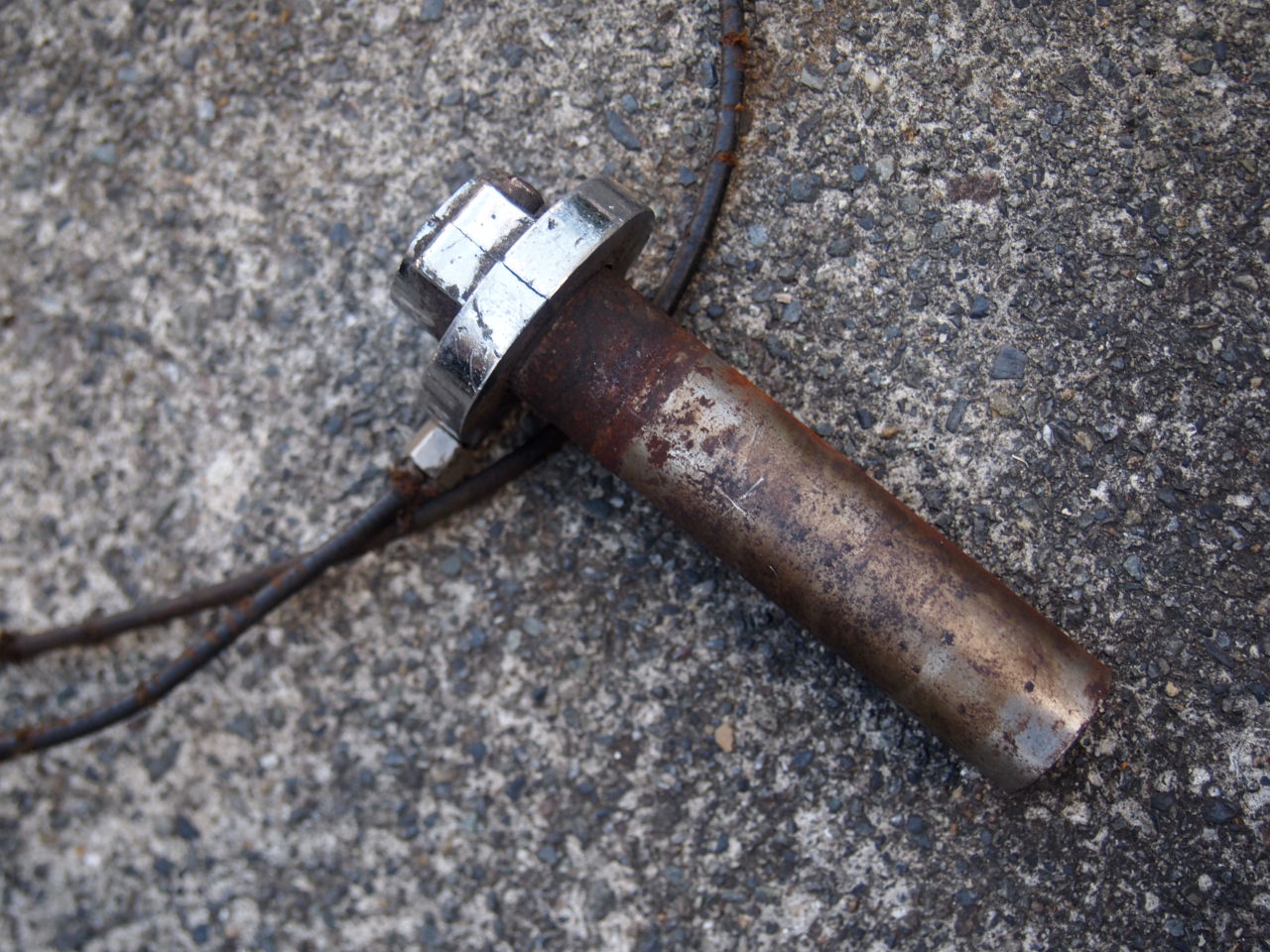 アトラス　スロットル