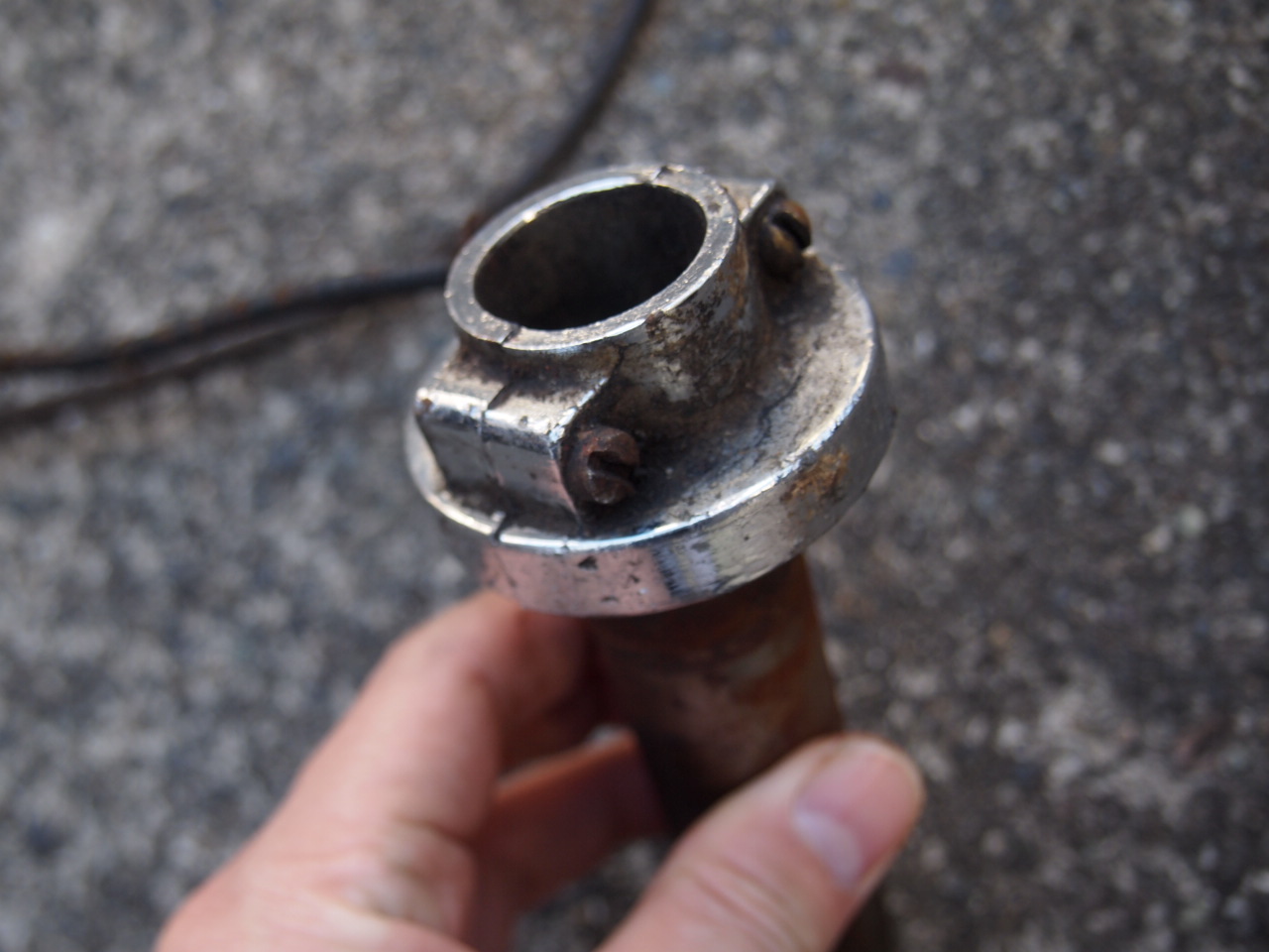 アトラス　スロットル